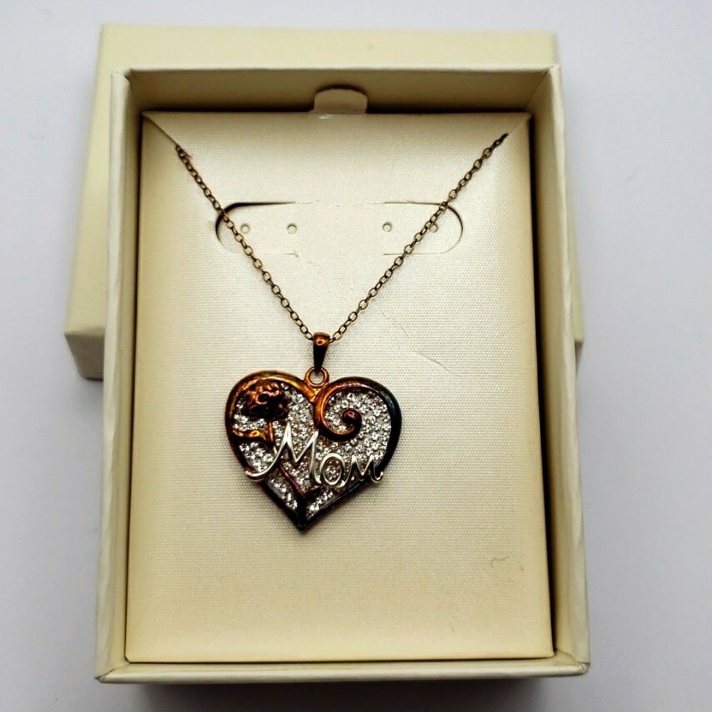 Mom necklace in Sterling Silver